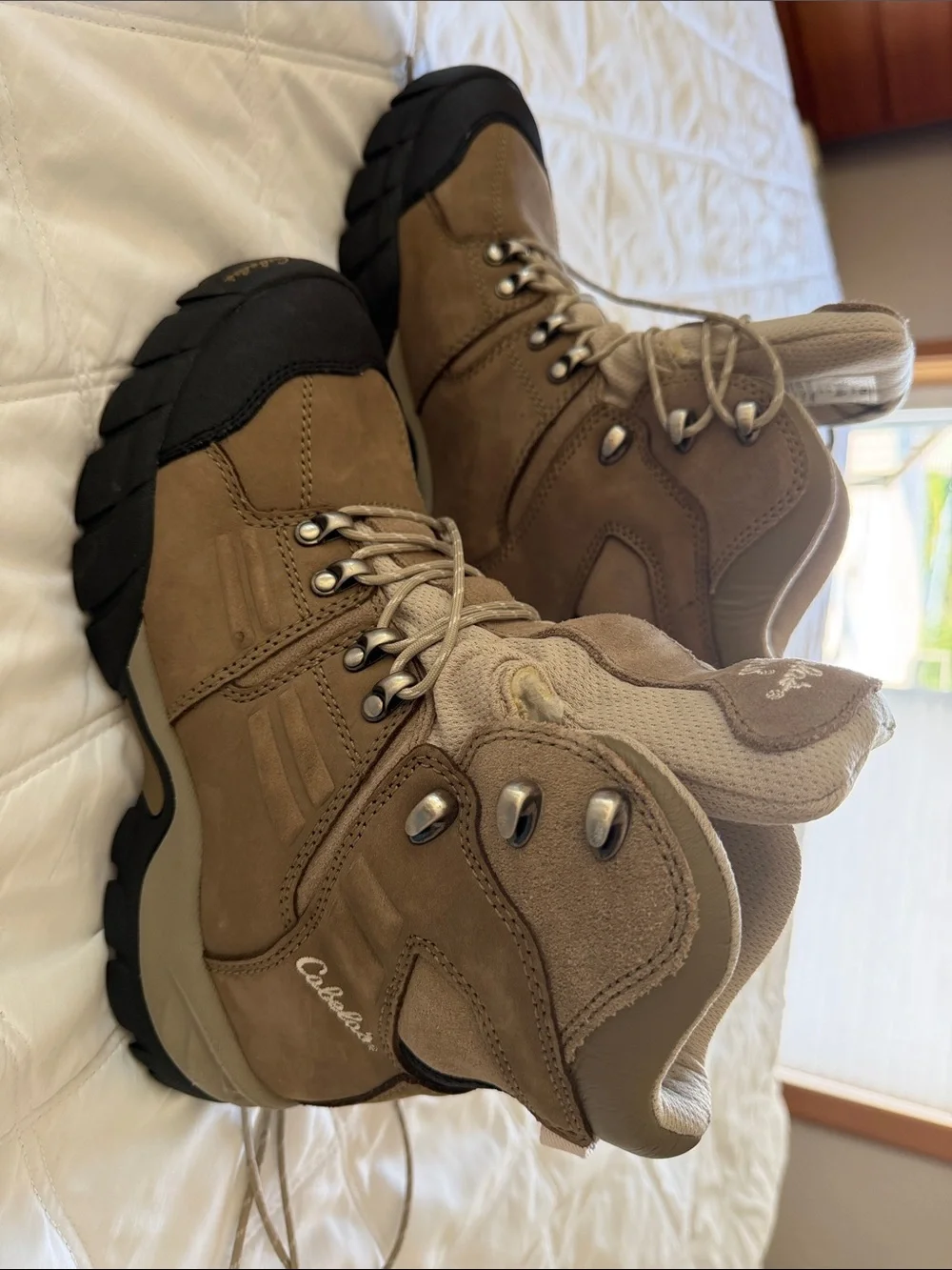 Cabela's Women's Tan and Black Waterproof Winter Boots with Shearling Lining